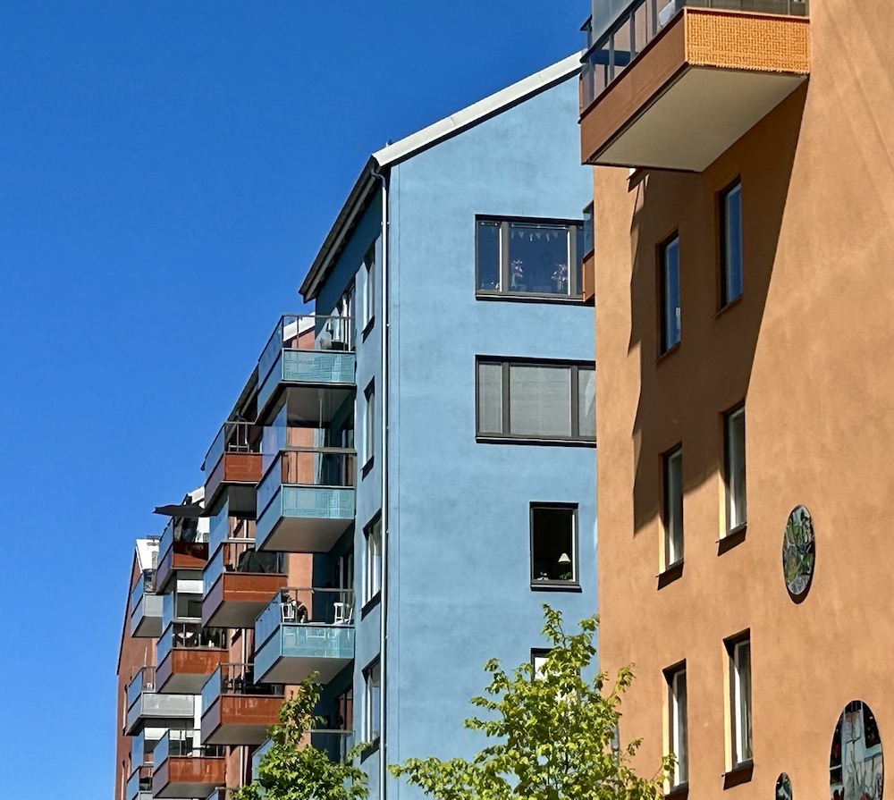 Renvik utför trappstädning – entré och portar.